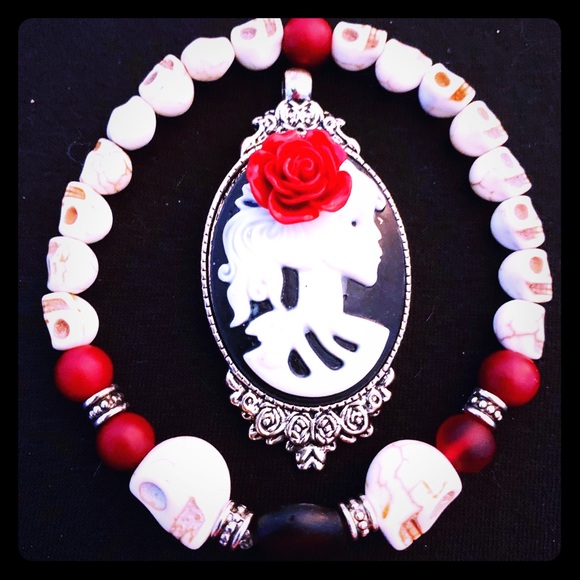 Custom skull bead bracelets with pendant. - Picture 1 of 1
